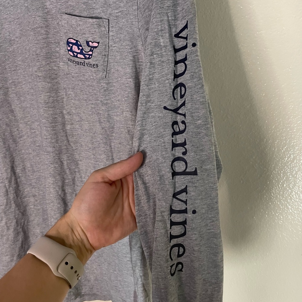 Vineyard Vines Gray Long Sleeve Whale Logo Tee Shirt Size Small - Picture 5 of 10
